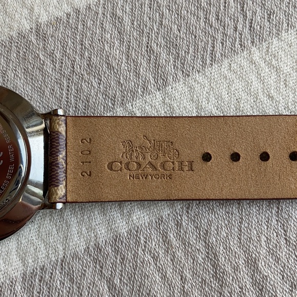 Coach LOVE watch. Like new condition - Picture 3 of 3